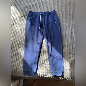 Vineyard Vines sweatpants in navy. Size large (MATCHING sweatshirt in my shop)
